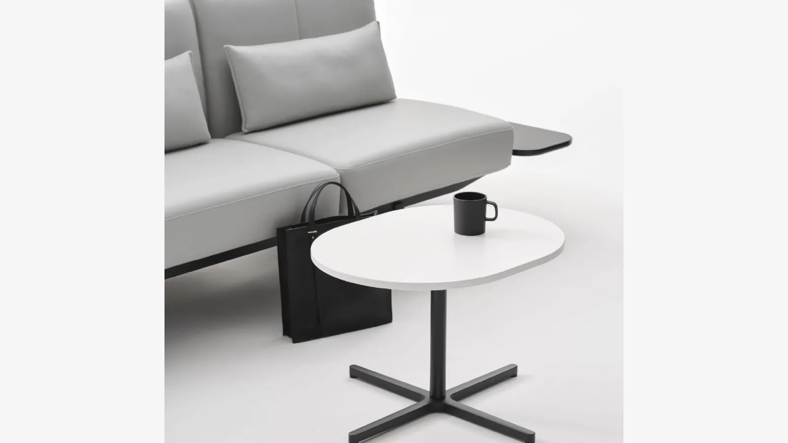 Tavolino con top in melaminico e base in acciaio Soft Work Table di Vitra