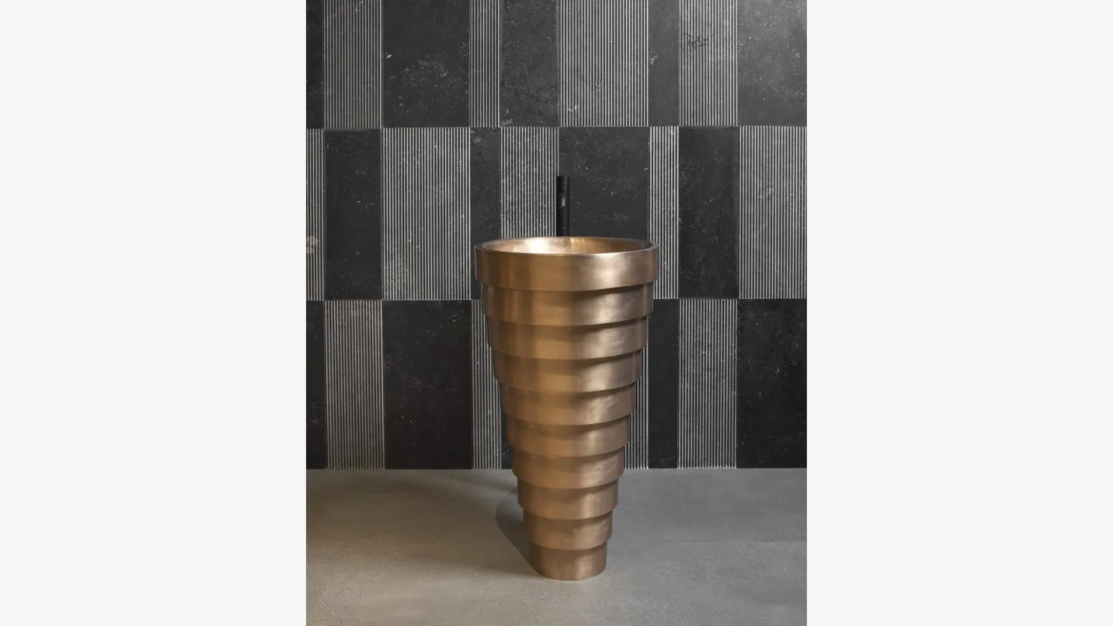 Lavabo in bronzo Cheope di Antoniolupi