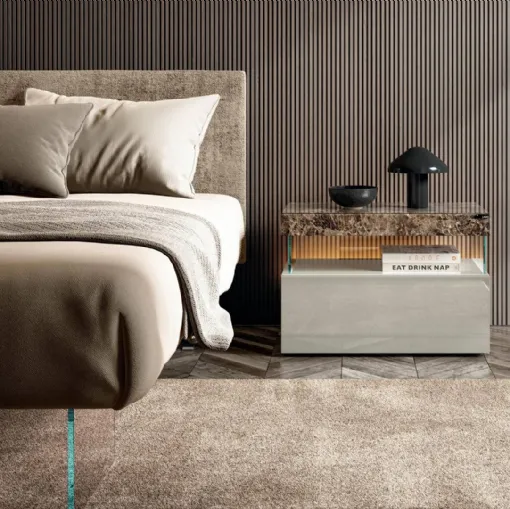 Comodino in legno con cassetti rivestiti in ecopelle Dyno di Cattelan Italia