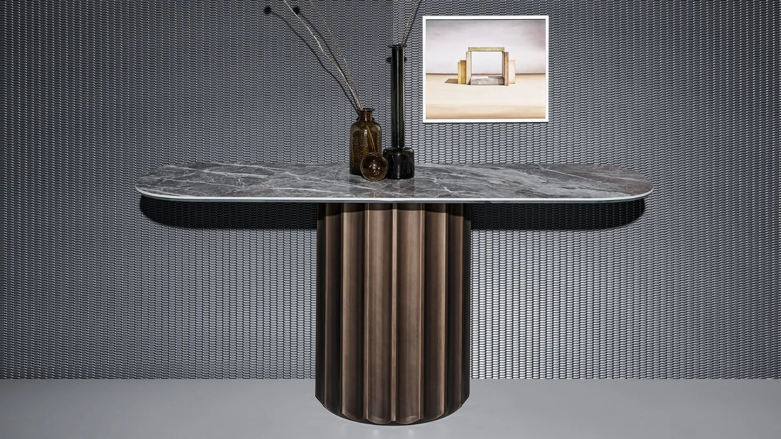 Mobile ingresso di design Dorian Console con top in ceramica e base in poliuretano di Bonaldo