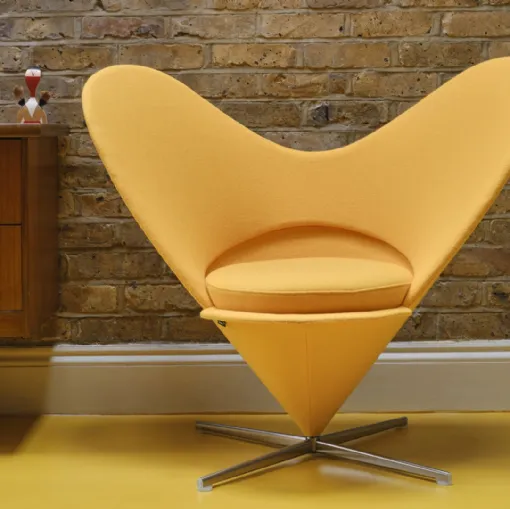 Poltrona di design in tessuto Heart Cone Chair di Vitra