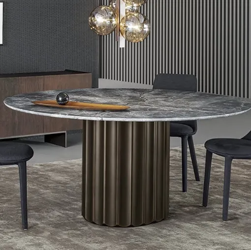 Tavolo Dorian Table con top in marmo e base in poliuretano finitura bronzo spazzolato di Bonaldo