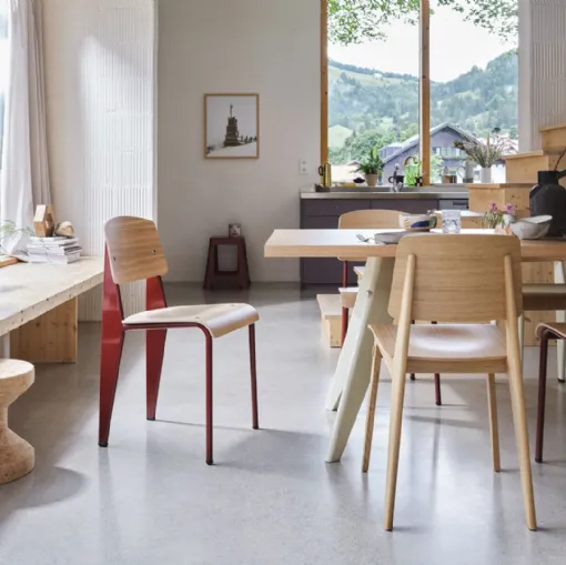 Tavolo EM Table in rovere di Vitra