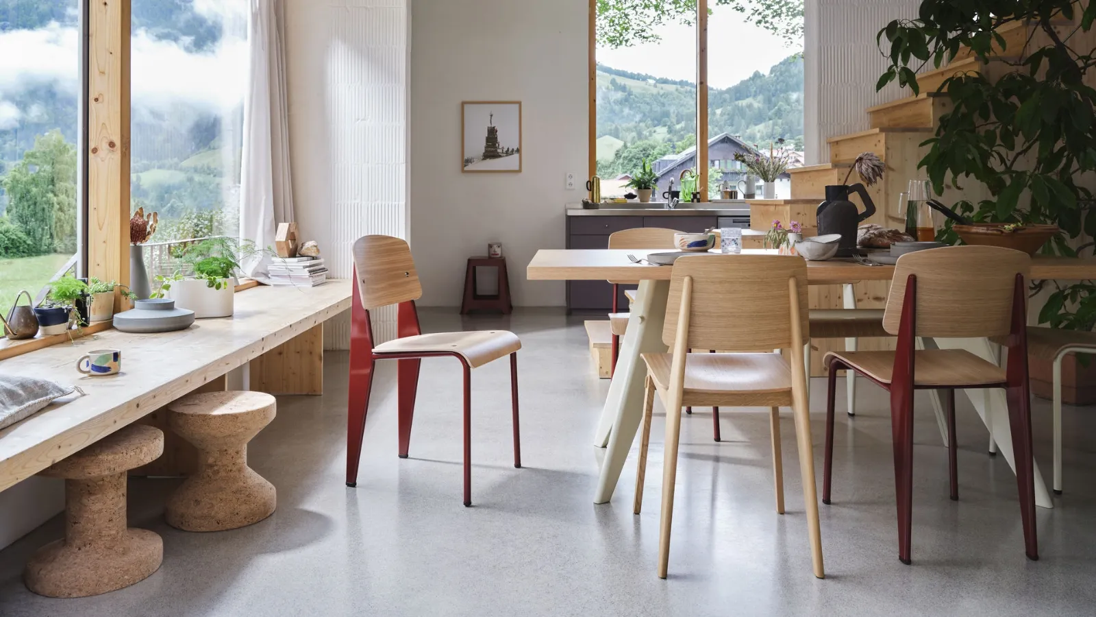 Tavolo EM Table in rovere di Vitra